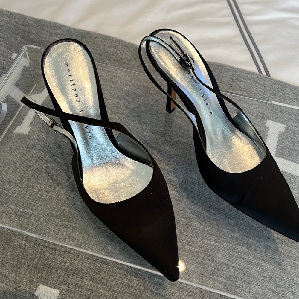 Sling back pumps